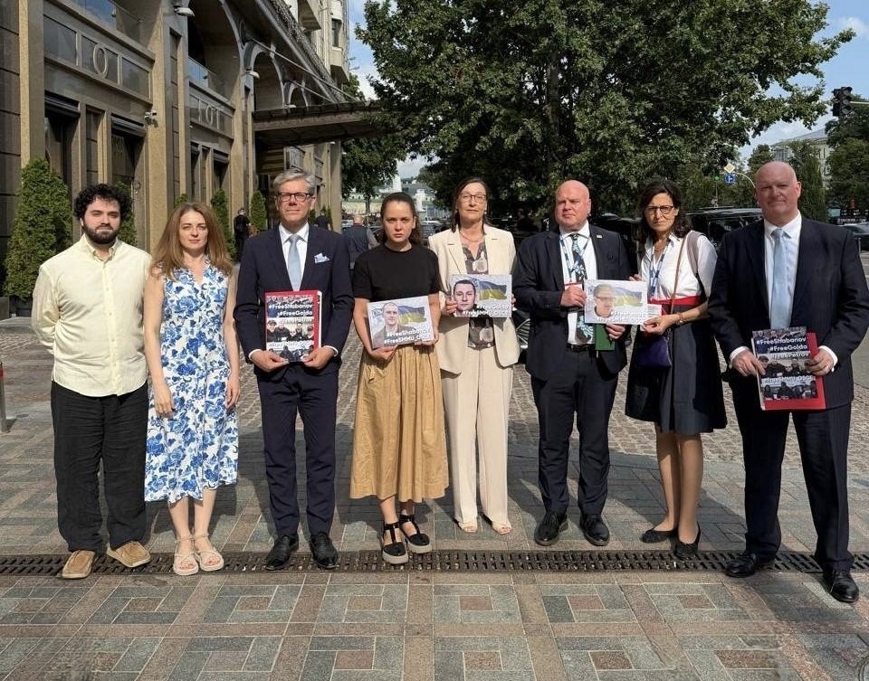 The Ambassadors of Switzerland, the United Kingdom, France, Germany and Finland to the OSCE met with the families of the detained staff members during the visit in Ukraine